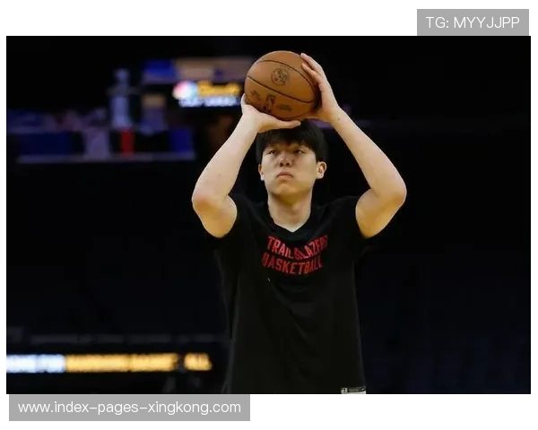 CBA 新秀试图隔扣失败！摔倒姿势上热搜