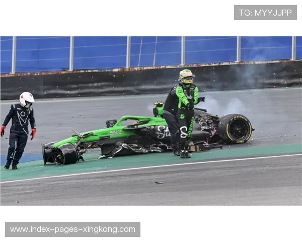 F1 四车连撞事故：红旗提前中断比赛