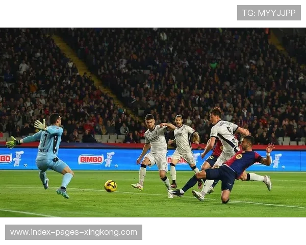 费兰托雷斯控球后送出挑传,巴萨前场创造点连续出现——攻守兼备的现代足球魅力 费兰托雷斯控球后送出挑传,巴萨前场创造点连续出现——攻守兼备的现代足球魅力